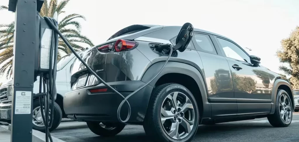 Alumnos de la UPA viajarán a China para especializarse en autos eléctricos