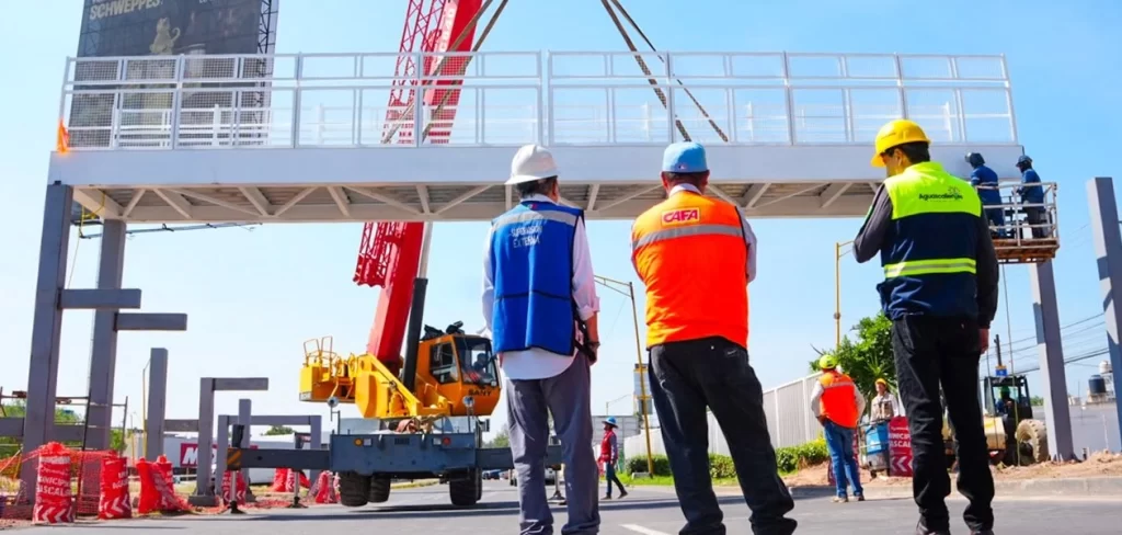 Avanza construcción de puente peatonal en Pirules