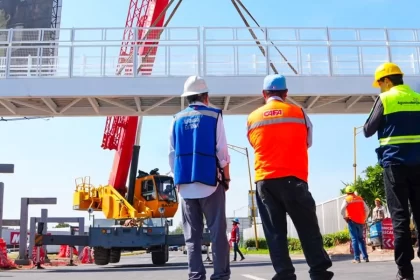 Avanza construcción de puente peatonal en Pirules