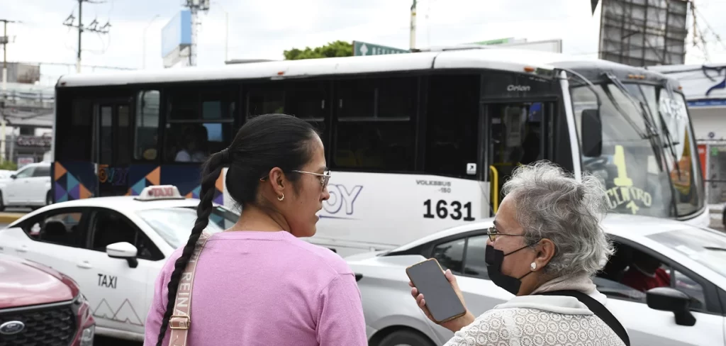 Camiones tardan hasta una hora en pasar en Aguascalientes