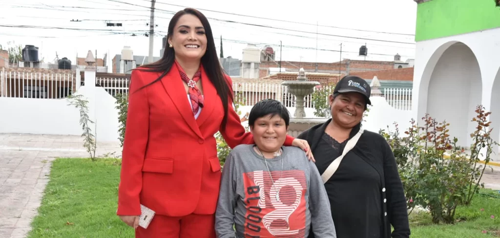 DIF Estatal entrega apoyos a niño con discapacidad en Tepezalá
