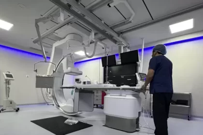 Hombres recurren cada vez más a cirugías estéticas en Aguascalientes