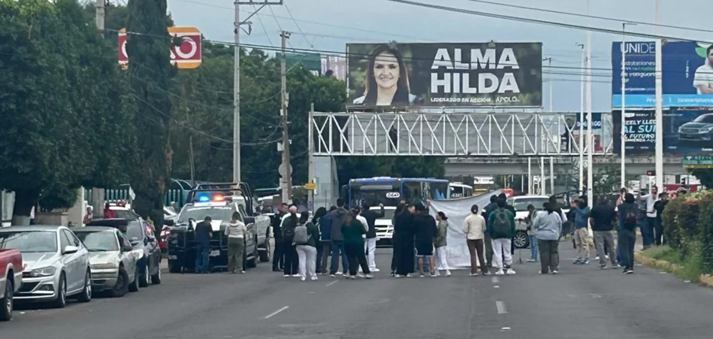 IMSS pide mantener libres accesos durante protestas