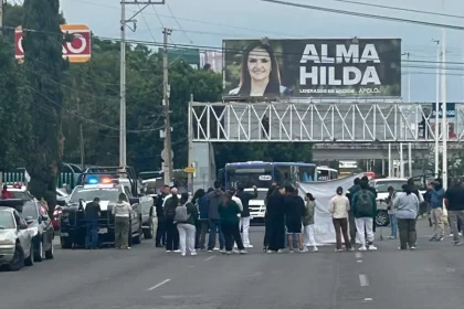 IMSS pide mantener libres accesos durante protestas