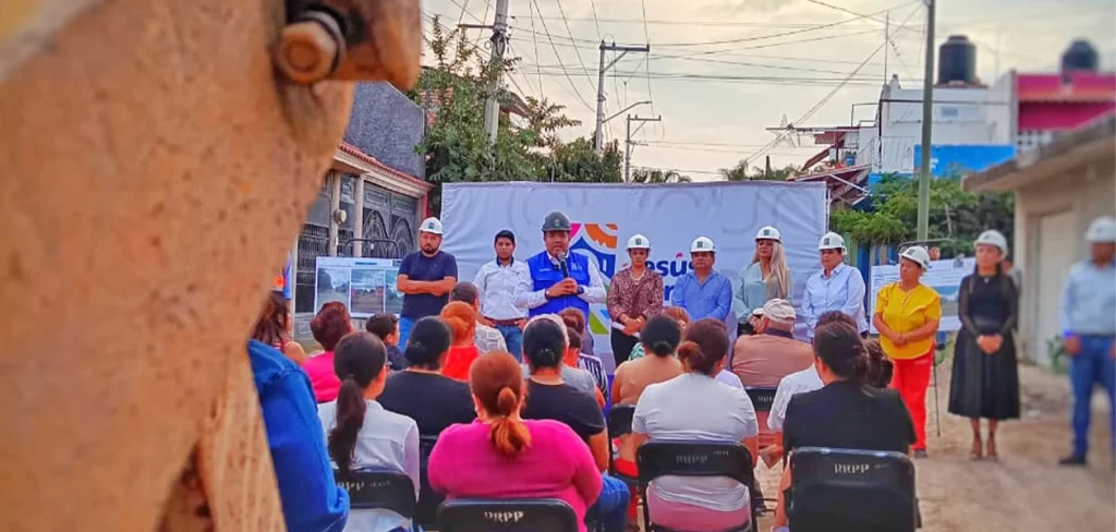 Invierten 5.3 millones en rehabilitar calle principal de Venadero, Jesús María