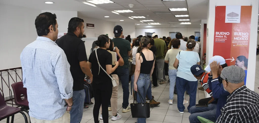 Largas filas en Monte de Piedad tras terminar la huelga
