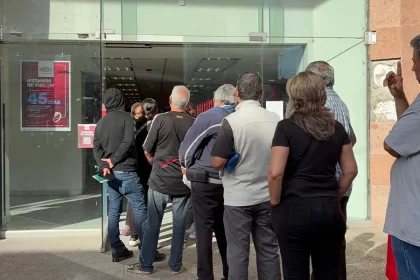 Largas filas en Monte de Piedad tras terminar la huelga
