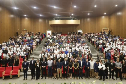 Leo Montañez reconoce a trabajadores y supervisa obras viales