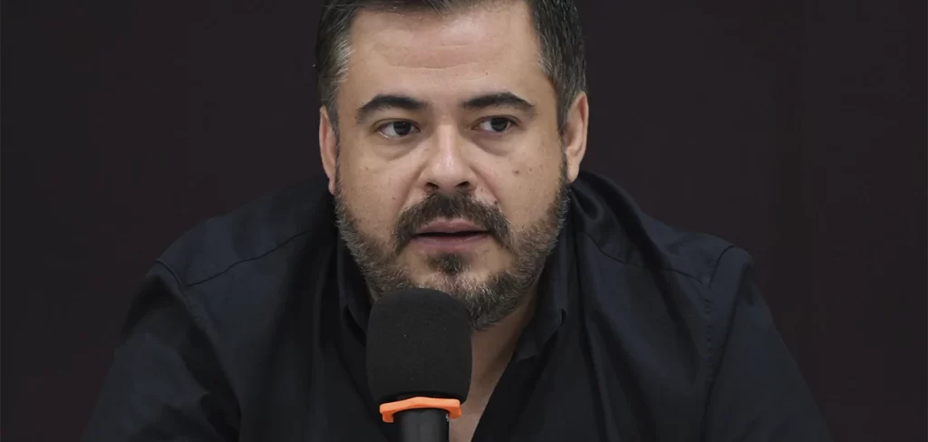 Morena amenaza con expulsar a militantes que agredan al Obispo