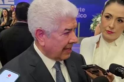 Ramírez Acuña respalda gestión de Tere Jiménez y critica la Ley Antimemes