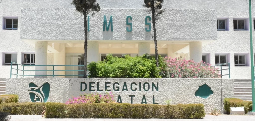 Trabajadores del IMSS instalan plantón indefinido en Aguascalientes