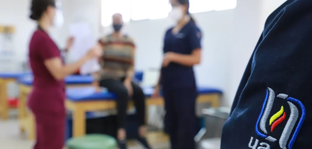 UAA ofrece rehabilitación para sobrevivientes de cáncer de mama por $250